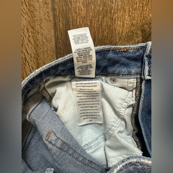 Good American Distressed Cut Off Jean Shorts 4/27, High Rise Cut Offs - Picture 12 of 12